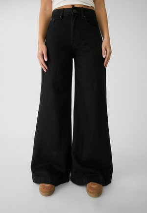 Vaqueros a campana - black denim