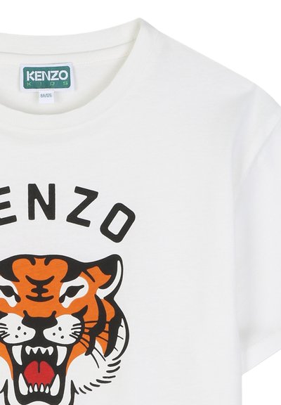 Wit kindert-shirt met Kenzo merklabel en een brullende oranje-zwarte tijgerafbeelding onder zwarte "KENZO" tekst op de borst.
