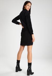 Urban Classics LADIES DIAMOND QUILT VELVET JACKET - Bombera - black