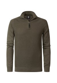 Olivgrüner Pullover mit halbem Reißverschluss, strukturiertem Strickmuster, gerippten Manschetten und Saum. Mit einem Logopatch am linken Ärmel.