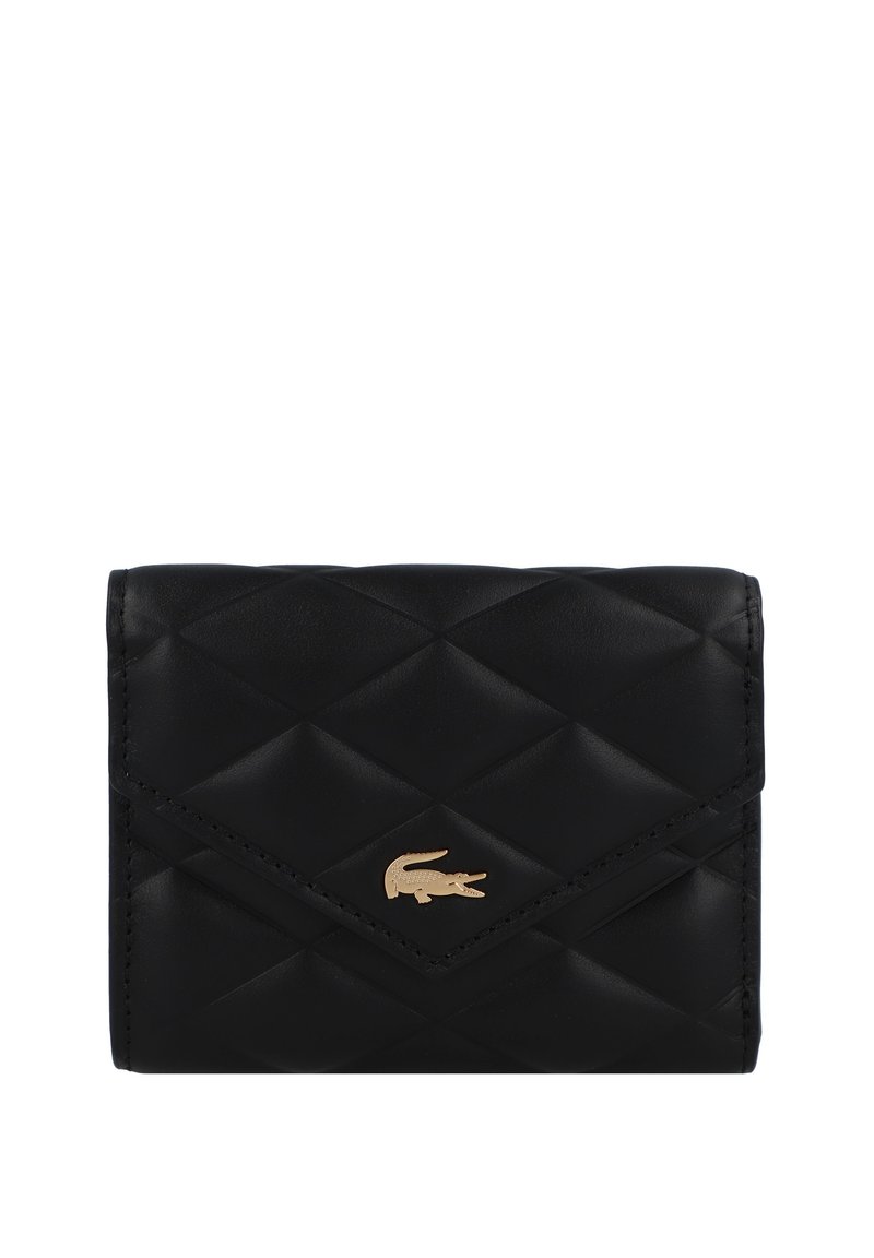 Portafoglio in pelle nera con un design trapuntato, caratterizzato da un accento in oro del logo. Chiusura in stile busta con dettagli di cucitura visibili. Dimensioni compatte.