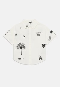 Kortsleeve hvit skjorte med knapper og svarte grafiske trykk, inkludert palmer, sol og hjerte motiver. Myk bomullsstoff, avslappet passform.