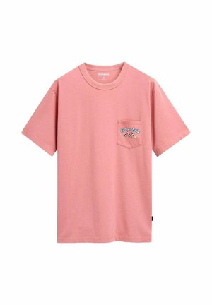 T-shirt rosa in cotone a maniche corte con girocollo e piccola tasca sul petto con la scritta "Sebago Sails" e disegni di barche a vela.