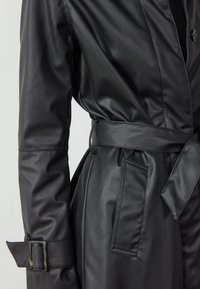 Anna Field Trench - black