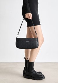 BUSINESS SHOULDER BAG - Ručna torba - black