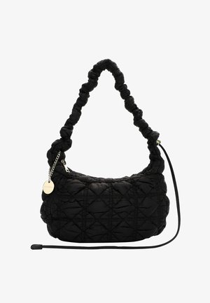 Melnas quiltētas plecu soma ar savītu auduma rokturi, kas apveltīta ar metāla piekariņu un noņemamu siksnu. Mīksta tekstūra un noapaļota forma.