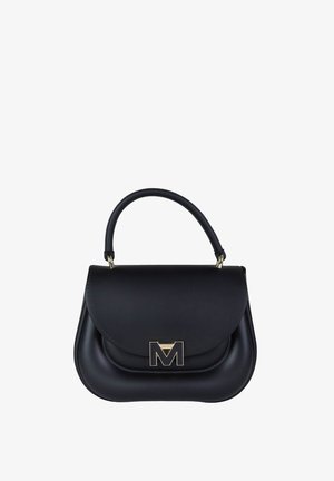 Borsa a mano in pelle nera con design strutturato, fondo arrotondato, chiusura a pattina e dettaglio logo "M" in tono oro. Caratterizzata da un manico corto.