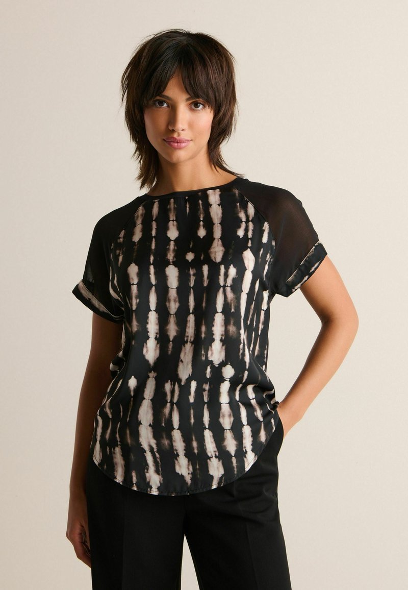 Next - SHORT SLEEVE RAGLAN STANDARD - Printtipaita - black white tie dye print, Suurenna