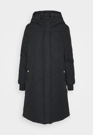 Manteau long matelassé noir avec capuche, équipé de fermetures à pression, de poches latérales zippées et de poignets élastiques. Tissu lisse et léger.