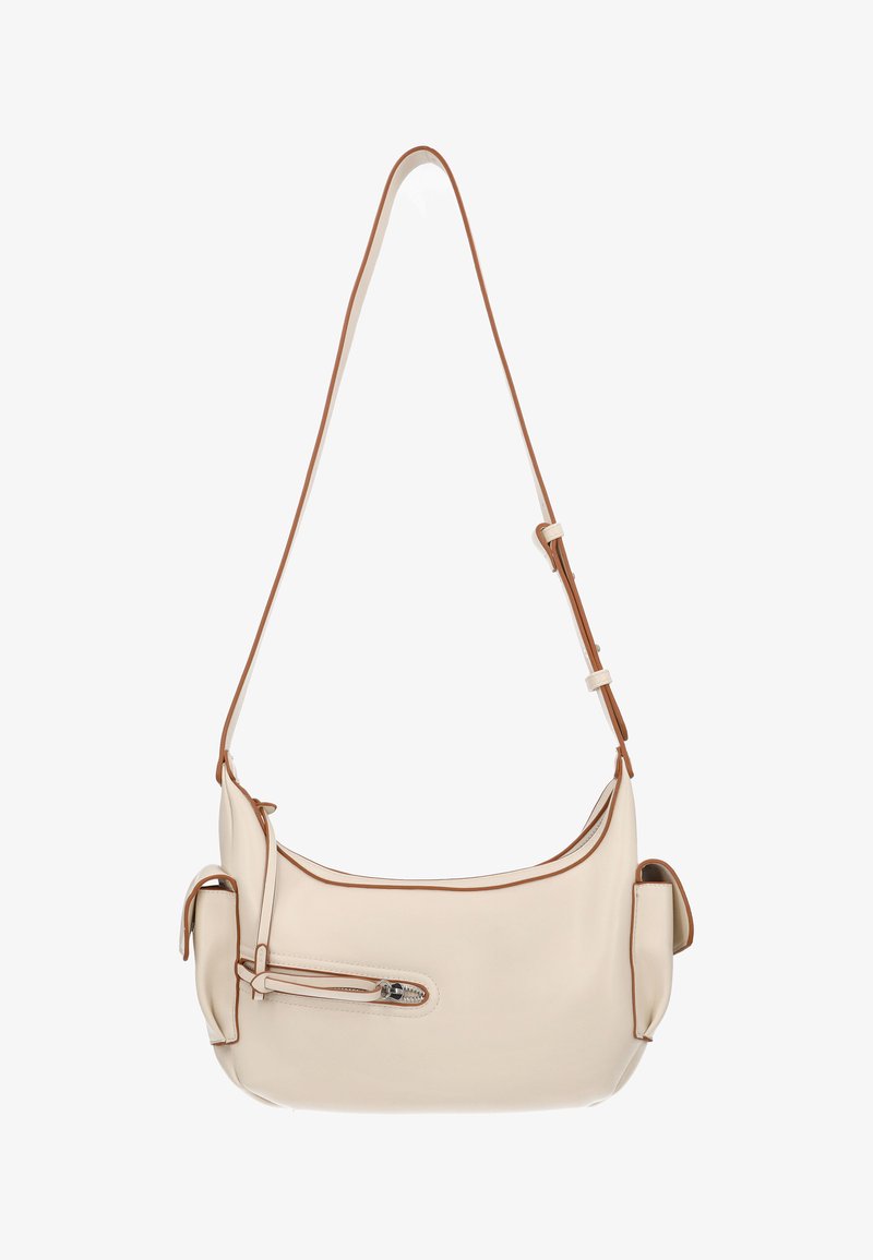 Bolso de hombro de cuero crema con un ribete marrón, forma curva, detalle de bolsillo con cremallera y correa ajustable. Cuenta con un bolsillo lateral.