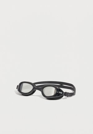 Lunettes de natation noires avec verres transparents et double sangle réglable, posées sur un fond blanc.