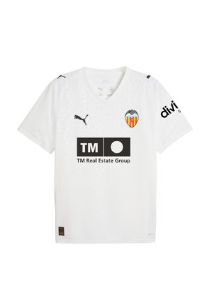 Biała koszulka piłkarska z krótkim rękawem i dekoltem w kształcie V, z logo Valencia CF, czarnym tekstem sponsora i subtelną teksturą geometryczną.