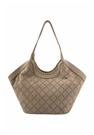 Sac cabas taupe avec motif perforé en forme de losange et détail tissé le long du bord supérieur, avec deux longues bretelles d’épaule.