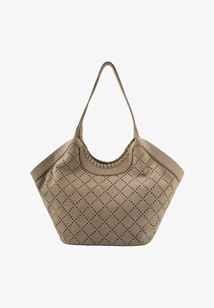 Taupekleurige tote tas met diamantvormig geperforeerd patroon en geweven detail langs de bovenrand, met twee lange schouderbanden.