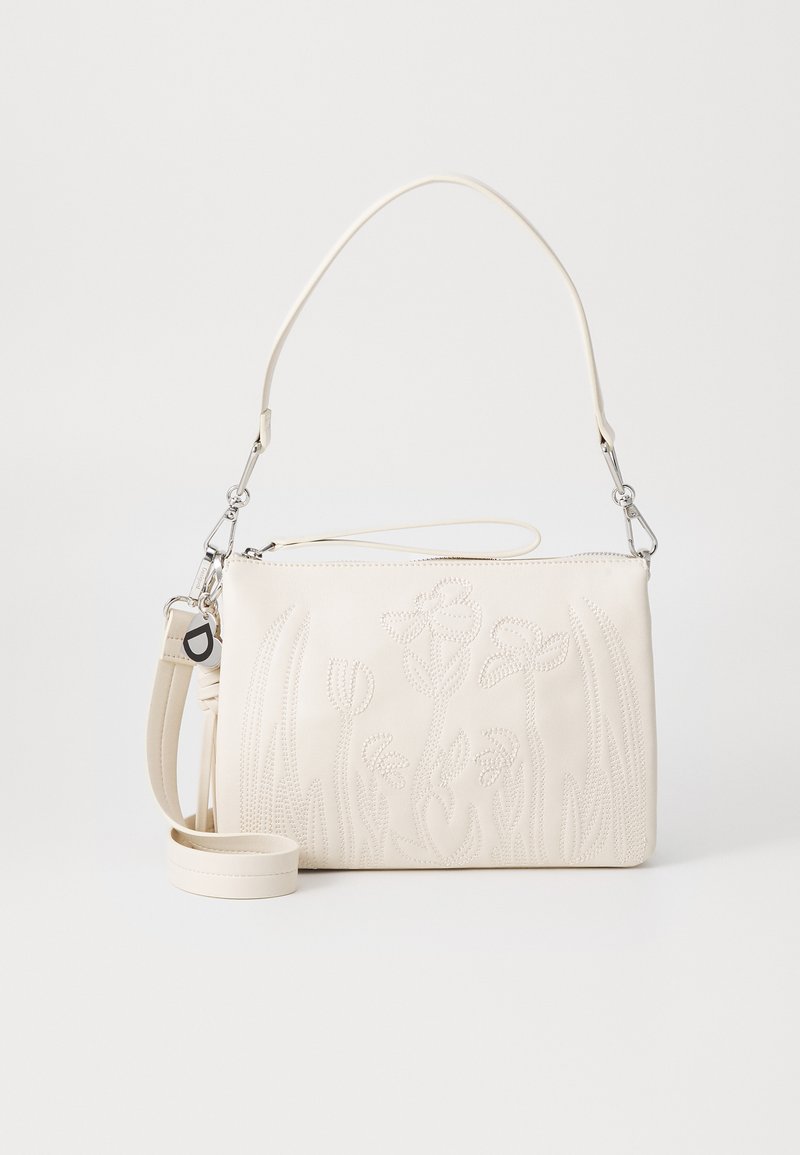 Borsa a tracolla in pelle bianca con design floreale ricamato, tracolla regolabile, accessori in argento e chiusura con zip. Texture liscia, forma rettangolare.