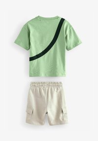 Kijelölve, khaki green