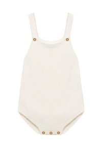 Knit romperin vaalean kermanvärinen, jossa on säädettävät olkaimet ja puunappikoristeet. Sisältää pehmeän tekstuurin ja napinetteen alaosassa.