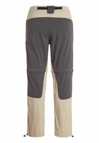 Bivakbroek in twee kleuren, met een grijze bovenkant en een beige onderkant, gemaakt van lichtgewicht stof en voorzien van verstelbare boorden en een verstelbare tailleband.