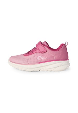 Różowy dziecięcy sneaker z paskiem na rzep, teksturowana cholewka z tkaniny, biała gruba podeszwa i pętelka na pięcie, pokazany z profilu.