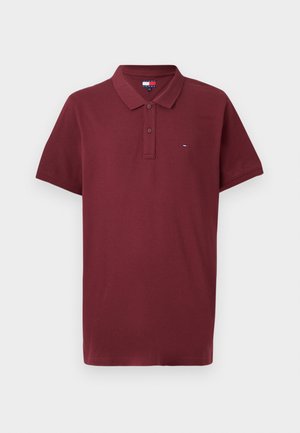 Polo en bourgogne en coton, avec un col à trois boutons, des manches courtes et un petit logo sur la poitrine gauche.