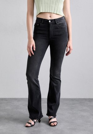 BRIDGET HIGH RISE INSTASCULPT - Jeans Bootcut - soft black ultimate