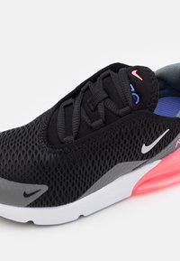 Black mesh athletic shoe with gray accents, a pink heel, and gray midsole. Features lace-up design and Nike swoosh logo.