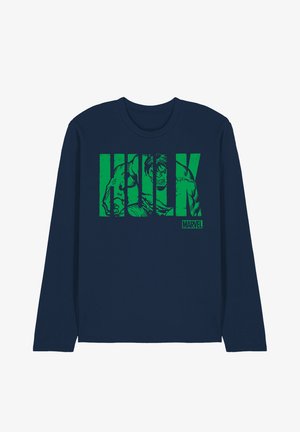 Langärmliges marineblaues Shirt mit einem grünen Hulk-Grafikdruck und fetter Beschriftung. Das Material wirkt weich und das Design zeichnet sich durch einen klassischen Rundhalsausschnitt aus.