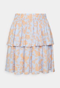 Saia com padrão floral, apresentando uma base azul clara com rosas laranja, design em camadas e cintura elástica. Tecido leve.