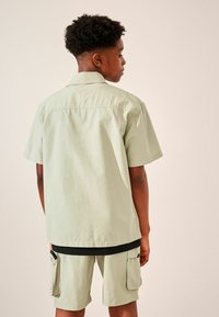 Next SHORT SLEEVES UTILITY AND SET - REGULAR FIT - Cargobukser - neutral