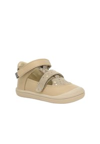 Beige Leder Schuhe mit einem Klettverschluss, ausgestattet mit einem strukturierten grauen Stoffeinsatz mit goldenen Punkten. Abgerundete Zehenform und Gummisohle.