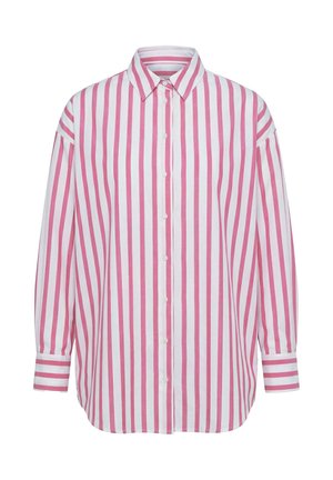 Chemise à manches longues avec boutons, rayures verticales blanches et roses, col classique, présentée sur un fond blanc.