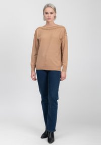 INFLUENCER CHAIN-DETAILED - Trui - camel