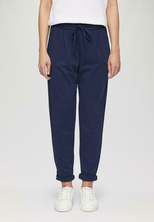 - Spodnie treningowe