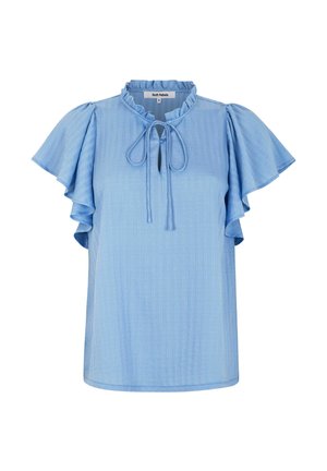 Jasnoniebieska bluzka z falbaniastymi rękawami, wysokim kołnierzem i zapięciem na węzeł z przodu. Posiada pionowe paski dla tekstury. Gładki materiał.