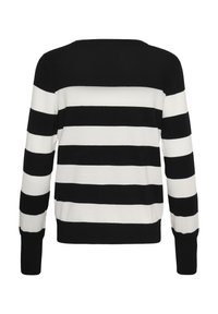 Pull à rayures noires et blanches avec manches longues, encolure ronde, et texture douce ; des rayures horizontales audacieuses varient en largeur.