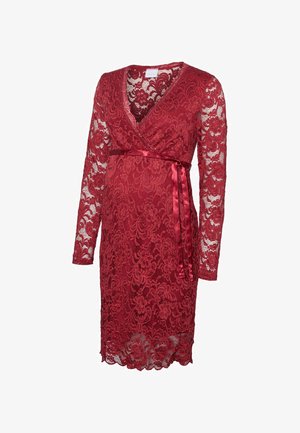 Sarkana mežģīņu grūtnieču kleita ar garām piedurknēm, V veida izgriezumu un satīna lentes jostu viduklī, ceļa garumā ar ziedu mežģīņu rakstu.