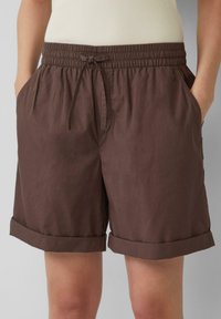 Bruine katoenen shorts met een elastische tailleband, verstelbare strik, zijzakken en opgerolde manchetten voor een relaxed pasvorm.