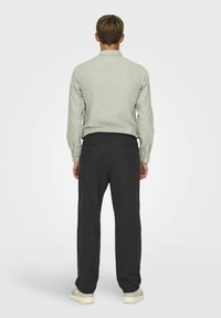Only & Sons SINUS LOCKER GESCHNITTEN  - Stoffhose - black