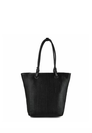 Bolso tote negro con textura, con asas dobles largas y una forma rectangular espaciosa y redondeada.