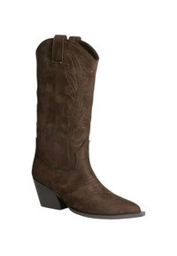Bota de cowboy de ante marrón con puntera afilada, costuras decorativas y un tacón corto apilado. Presenta una lengüeta para facilitar el uso.