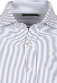 Overhemd met knoopsluiting in lichtblauw met witte strepen. Voorzien van een klassieke kraag, drie knopen en een gladde katoenstructuur.