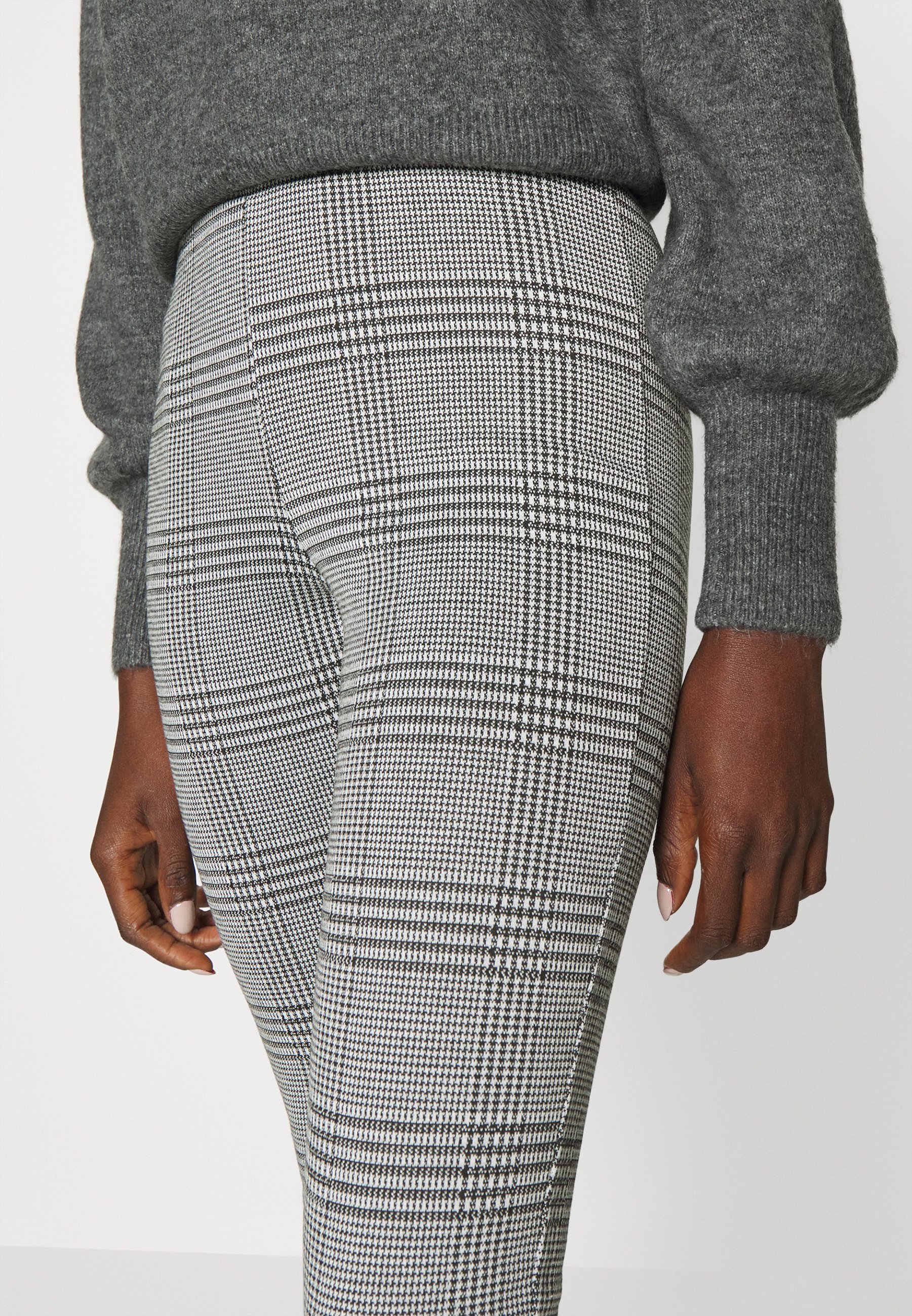 ONLY Tall ONLMICA CHECK - Legging - cloud dancer/black/white/zwart - Zalando .nl