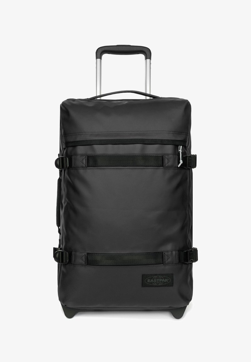 Borsa da viaggio nera con ruote, realizzata in tessuto resistente, dotata di cinghie regolabili, manico superiore e manico estraibile. Presenta una toppa con logo.