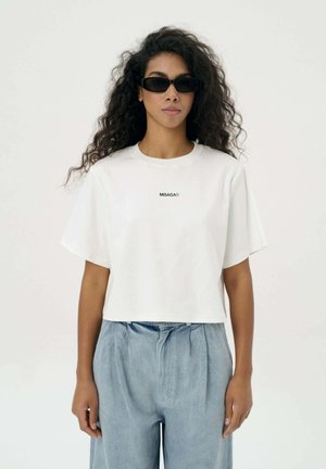 - T-shirt z nadrukiem