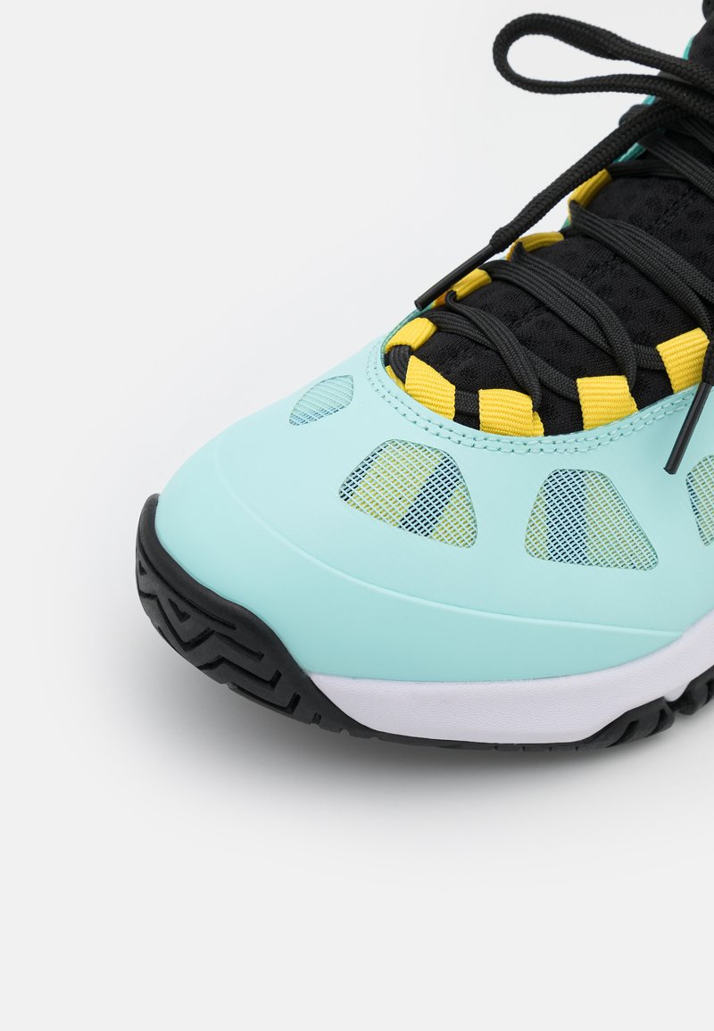 Damen Sportbekleidung | Diadora SPEED BLUSHIELD FLY 3 Multicourt Tennisschuh blue tint/black/white/hellblau - KI49347 Damen Sportbekleidung | Diadora SPEED BLUSHIELD FLY 3 Multicourt Tennisschuh blue tint/black/white/hellblau - KI49347