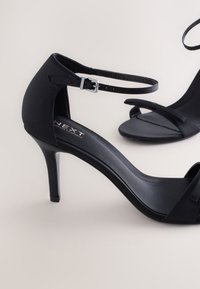 Next Aukštakulniai sandalai - black