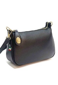 Zwarte leren handtas met gouden accenten, ritsluiting en een afneembare schouderband. Kenmerkt een kleine Italiaanse vlag bedel aan de zijkant.