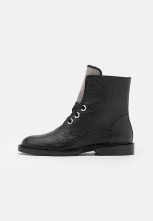 Snörstövletter - black