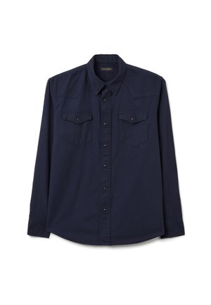 Camisa de manga larga color azul marino hecha de algodón, con cierre de botones en la parte delantera, dos bolsillos en el pecho y cuello puntiagudo con canesú en los hombros.