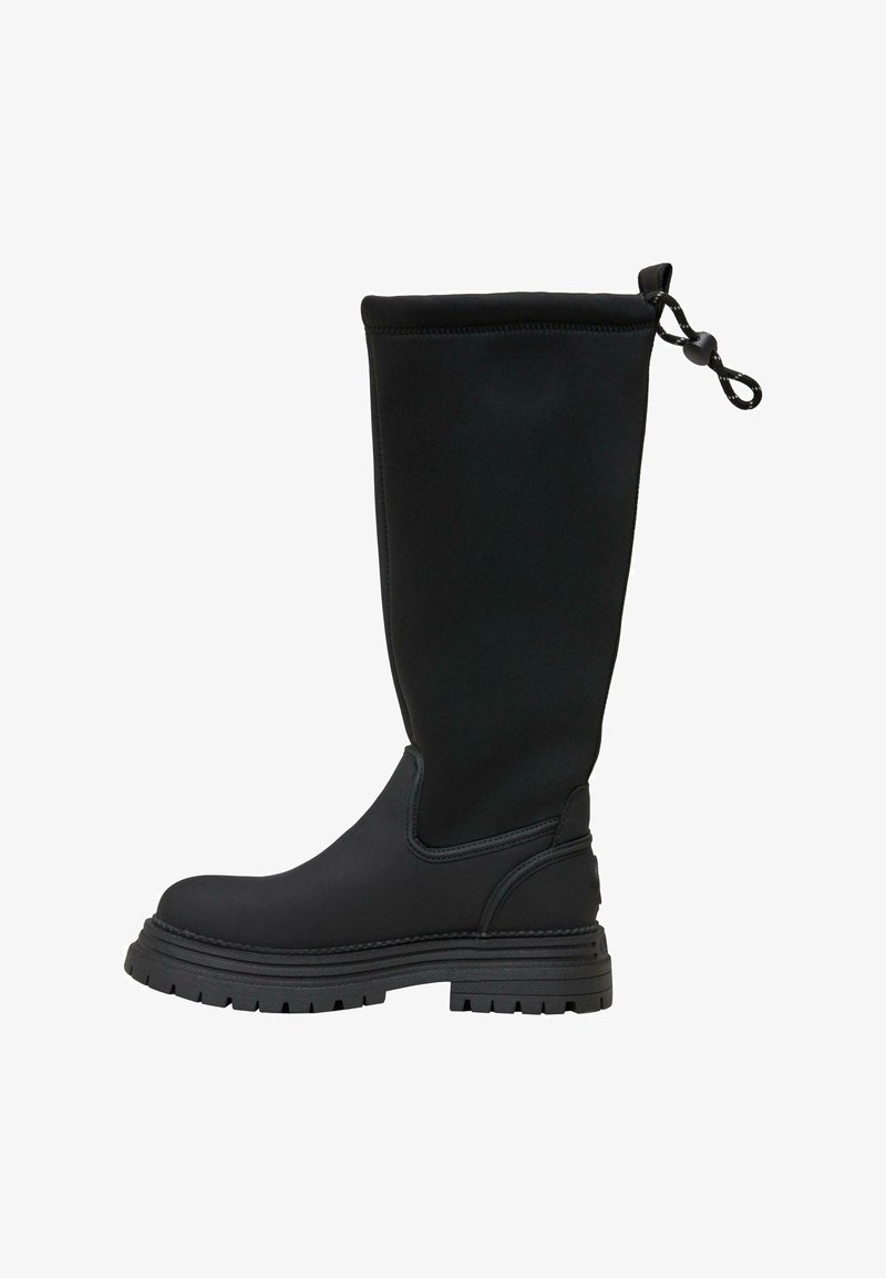 Mustat vedenpitävät polvisukat, jotka on valmistettu kumista ja neopreenista, teksturoidulla yläosalla, paksulla pohjalla ja säädettävällä narulla ylhäällä.